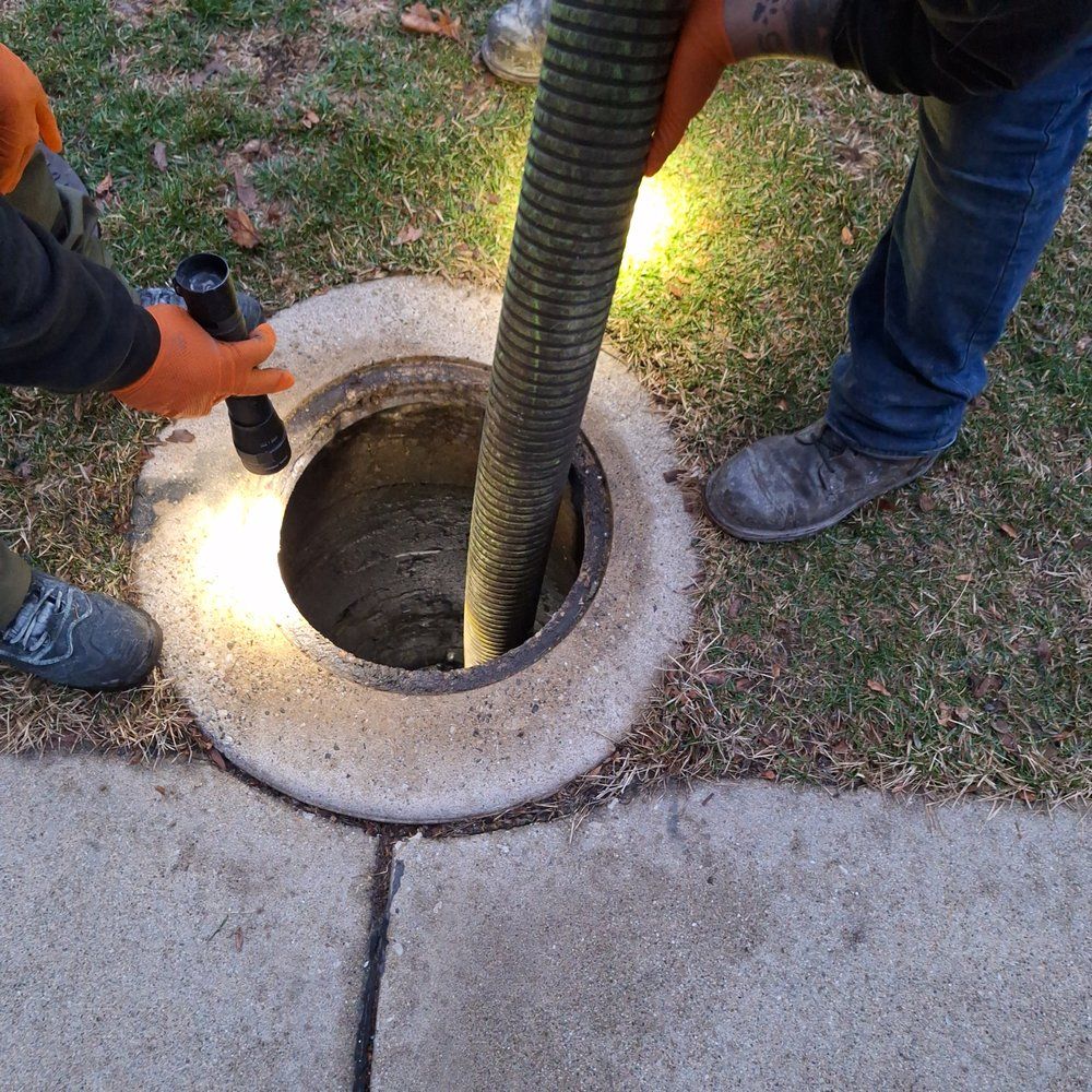 Grease trap catchbasin pumping cleaning